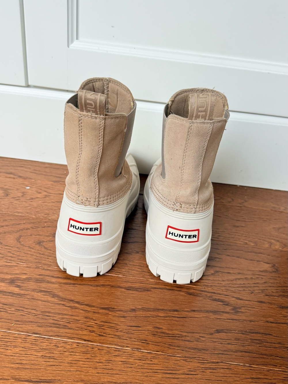 Hunter Sutton Chelsea Duck Boots in Beige and Cream- Size 9 - Picture 7 of 8